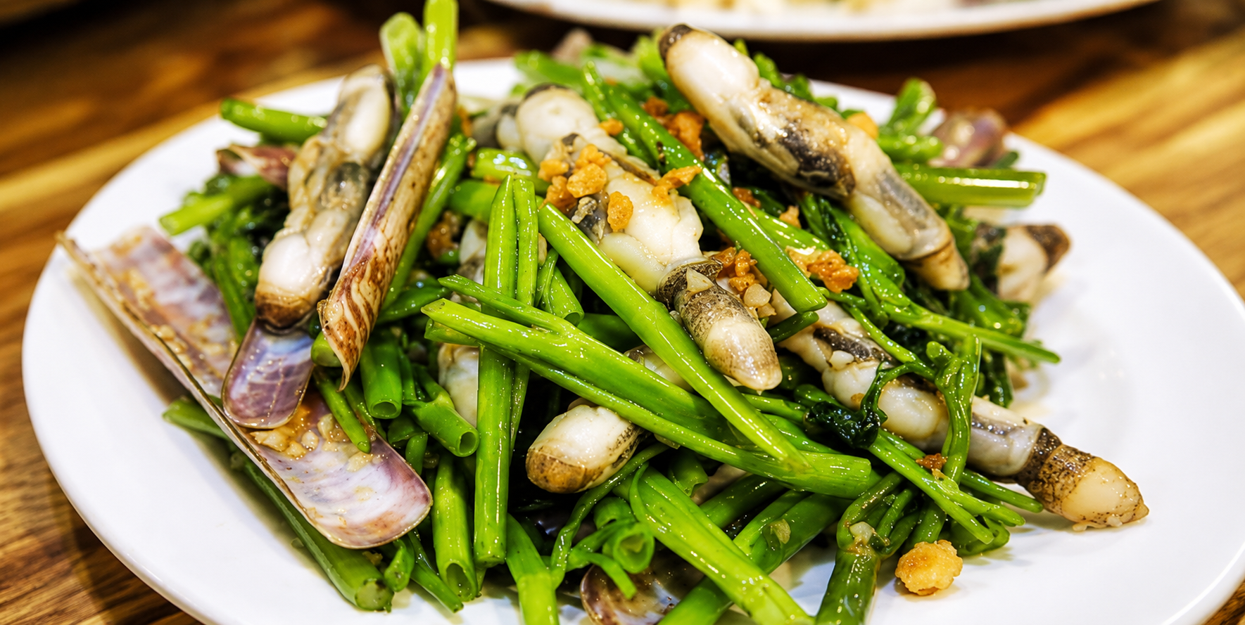ốc móng tay xào rau muống